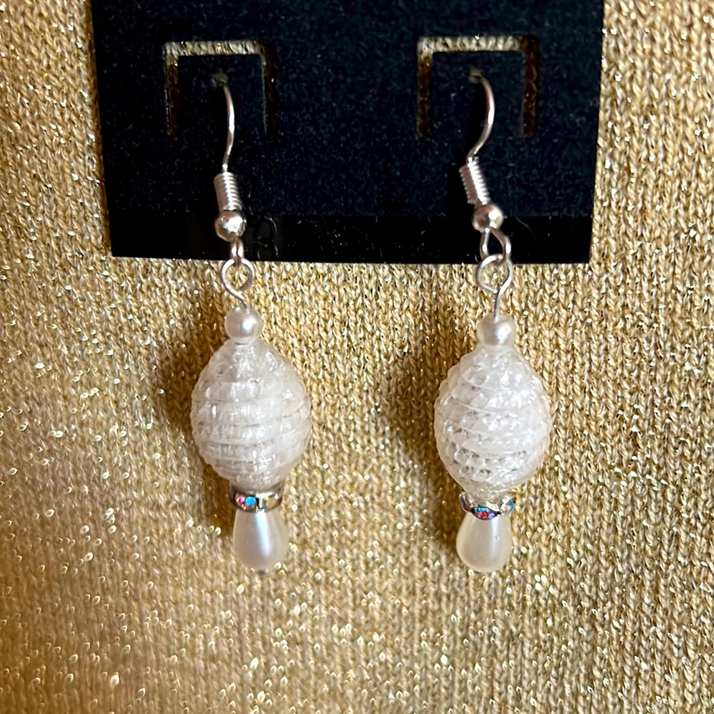Hand blown glass Venetian bead drop earrings with pearls. Vintage.